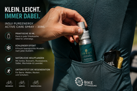 INSUI PureEnergy 30 ml Regenerationsspray in der Trikottasche eines Radfahrers – ideal für Rennrad, Gravel und Bikepacking