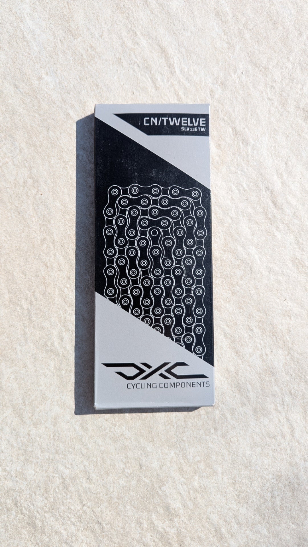 Vorderseite der Cycling Components CN/Twelve SLV 126 TW 12-fach Fahrradkettenverpackung mit technischen Angaben und EAN