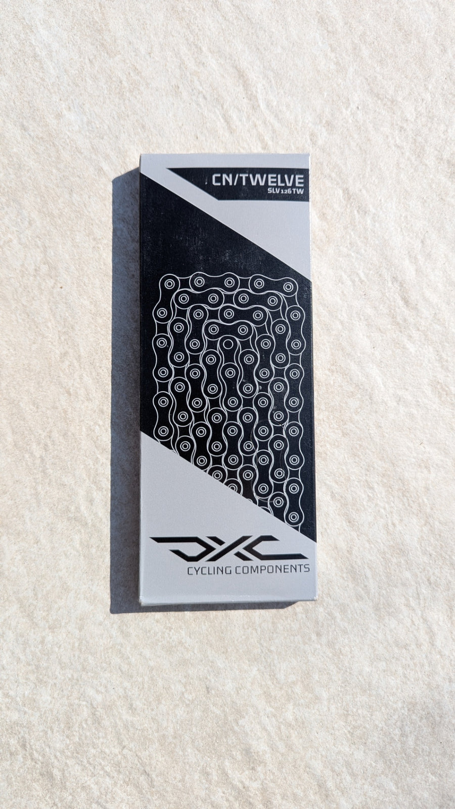 Vorderseite der Cycling Components CN/Twelve SLV 126 TW 12-fach Fahrradkettenverpackung mit technischen Angaben und EAN