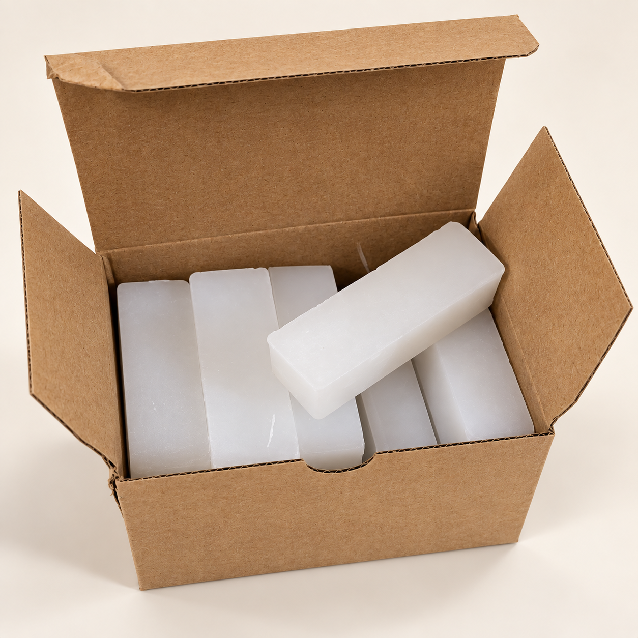 Geöffnete HWK Hotwax Base 500-g-Packung mit Wachsblöcken